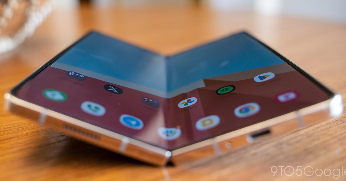 Samsung’s ‘Try Galaxy’ app now lets you slap two iPhones together and pretend it’s a Galaxy Fold