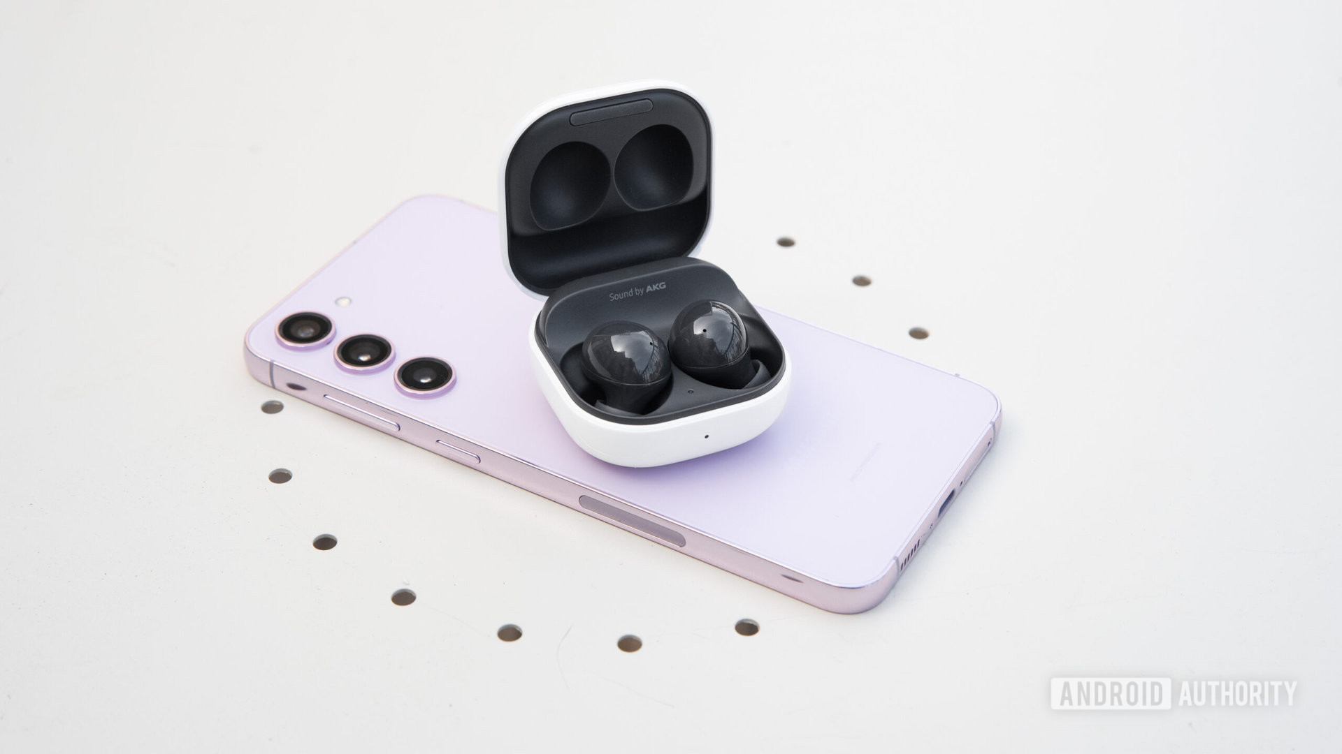 Info leaks on Galaxy Buds 3, but could possibly be a new ‘Fan Edition’ variant