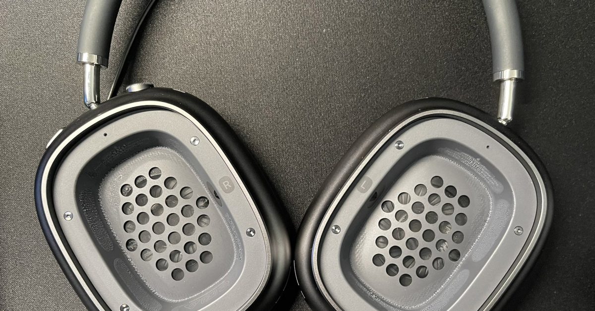 AirPods Max owners still complain about condensation issues