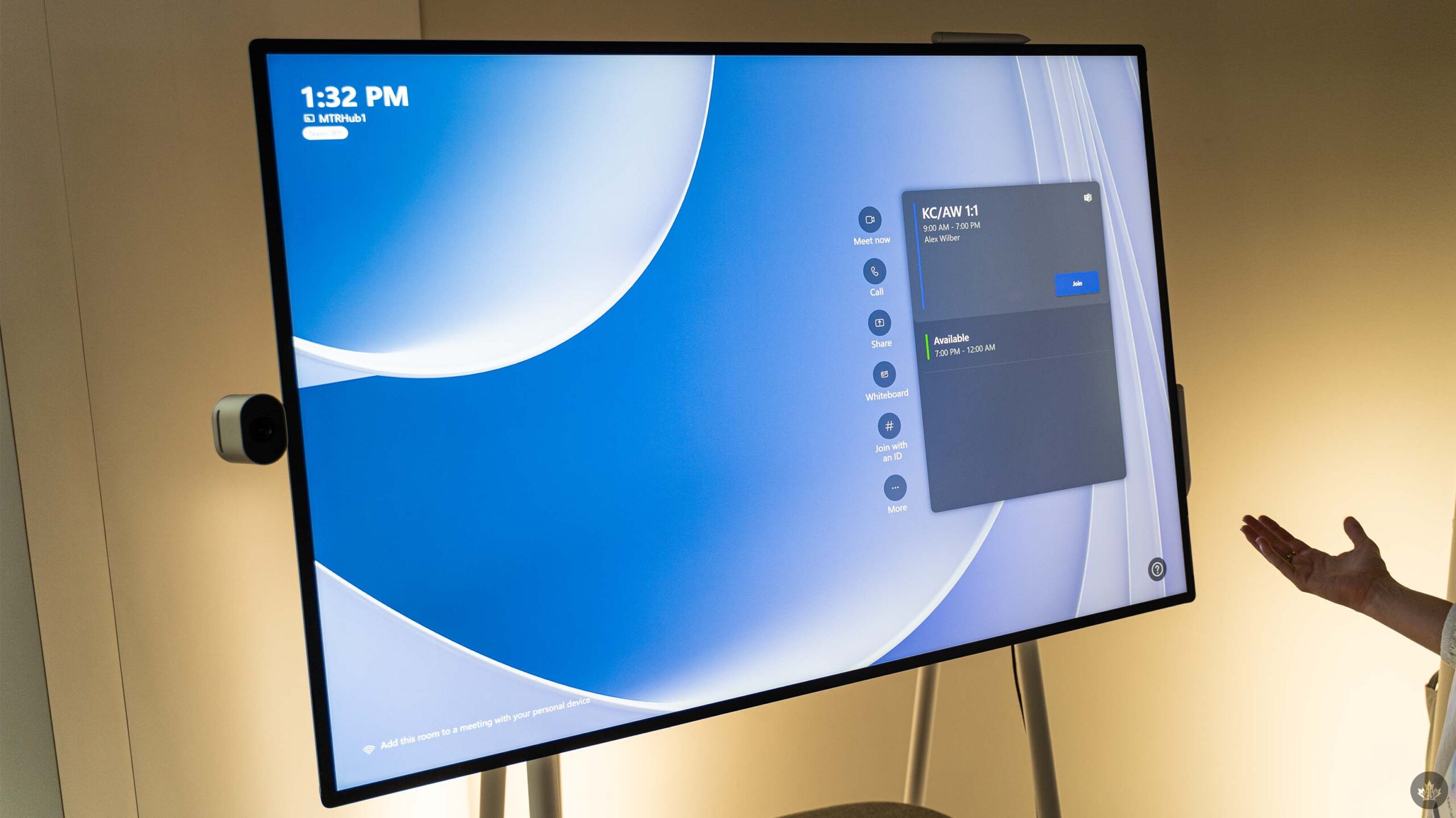 Microsoft’s Surface Hub 3 can spin