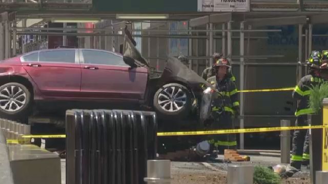 Officials: One Dead, 22 Injured in Times Square Crash