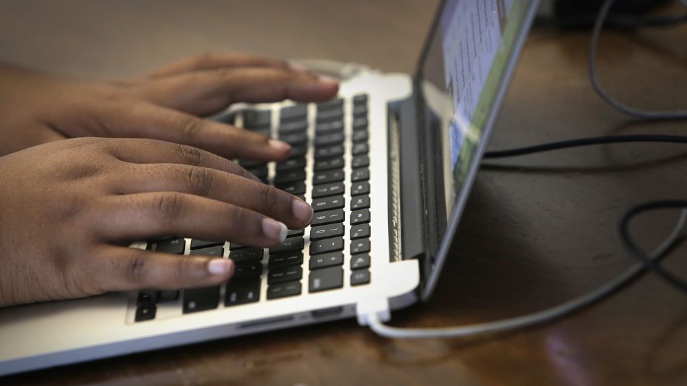 US adopts new rules to eliminate internet access discrimination