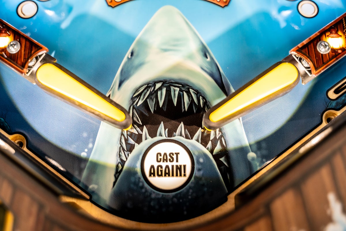 New JAWS Pinball Machine from Stern Has Original Movie Footage, Shark Toys, and Lots of Blood – IGN