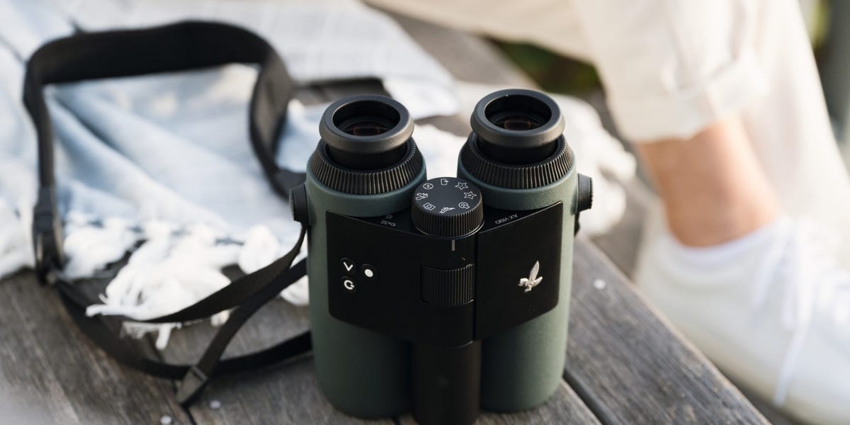 You can feel like a birdwatching pro with these AI binoculars that identify birds