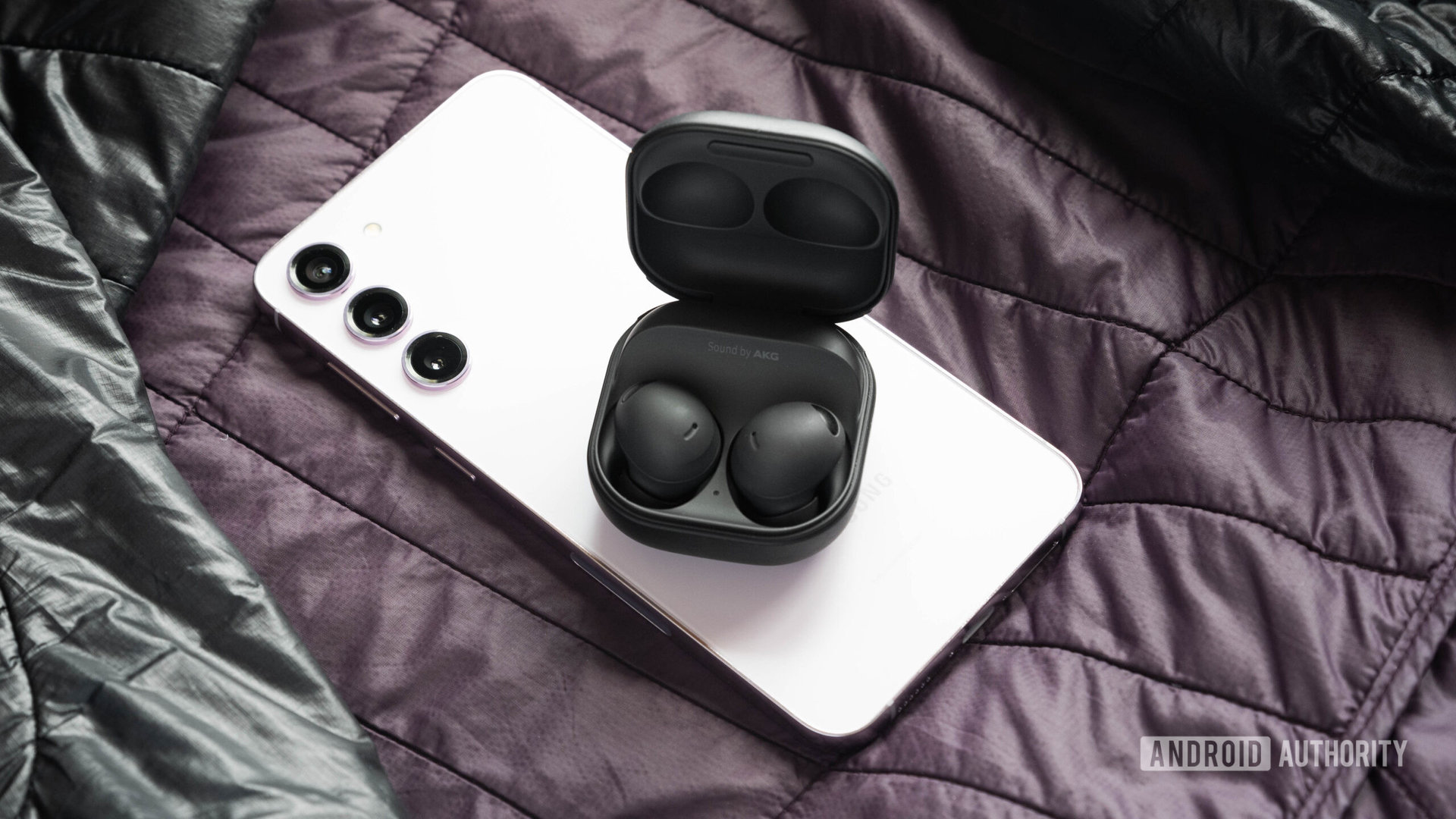 Some handy Galaxy AI features are coming to Galaxy Buds