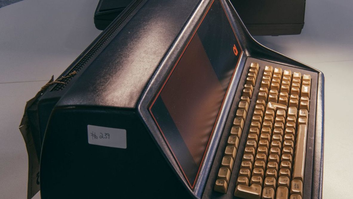 House cleaners find two of the world’s first desktop PCs in random boxes — Intel 8008-powered Q1 PC has 16KB of…
