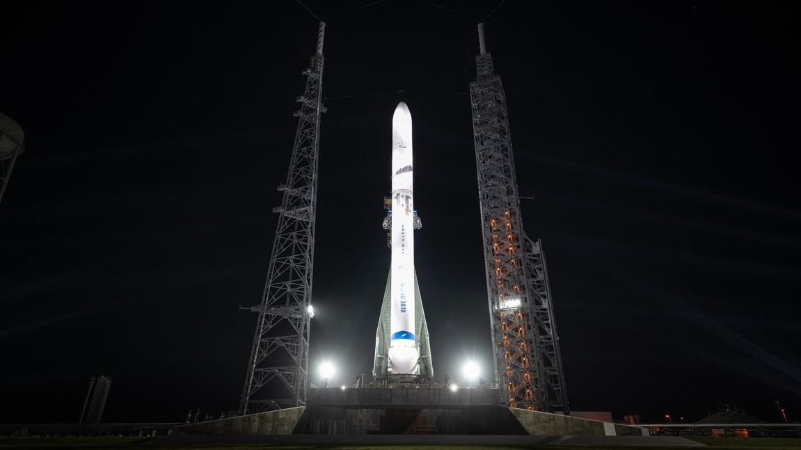 Blue Origin’s New Glenn rocket rises on launch pad ahead of debut liftoff (photo)