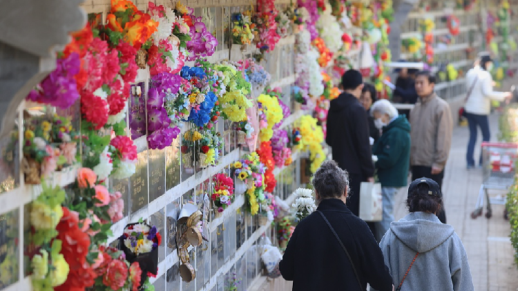 Qingming Festival: AI ‘resurrects’ loved ones for bereaved families 