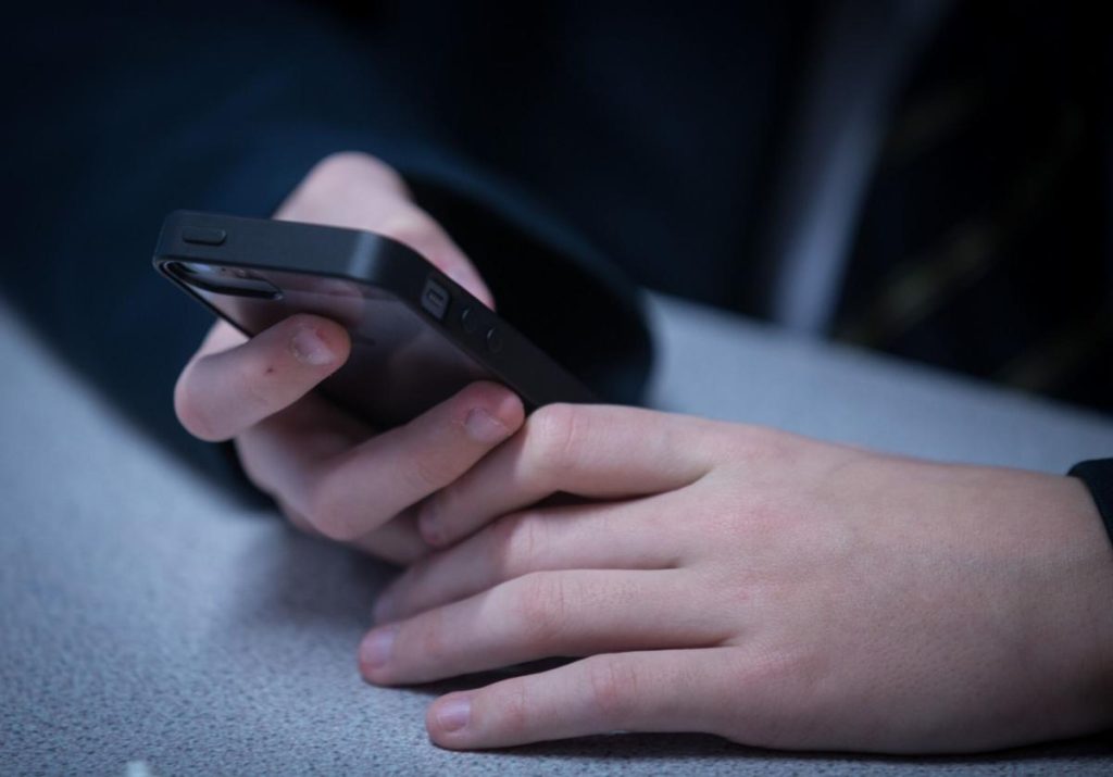 LA Schools Ban Cellphones, Citing Distractions and Health