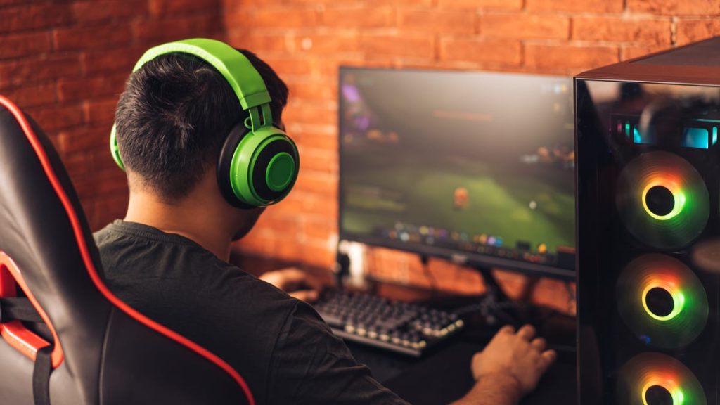 Got a Brand-New Gaming Rig? Here’s the Internet Equipment You Need to Make the Most of It