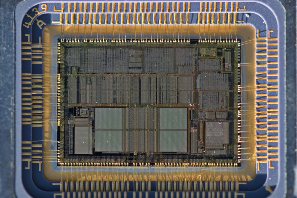 Research team creates process to grow sub-nanometer transistors