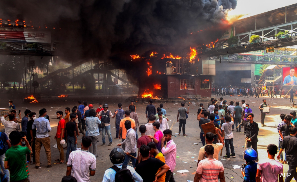 Mobile Internet Connection Restored In Violence-Hit Bangladesh