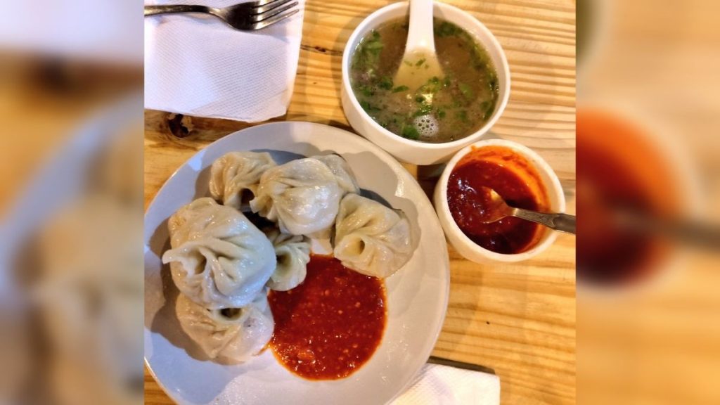 Little boy wanted to see pic of momos on woman phone Her response divides Internet