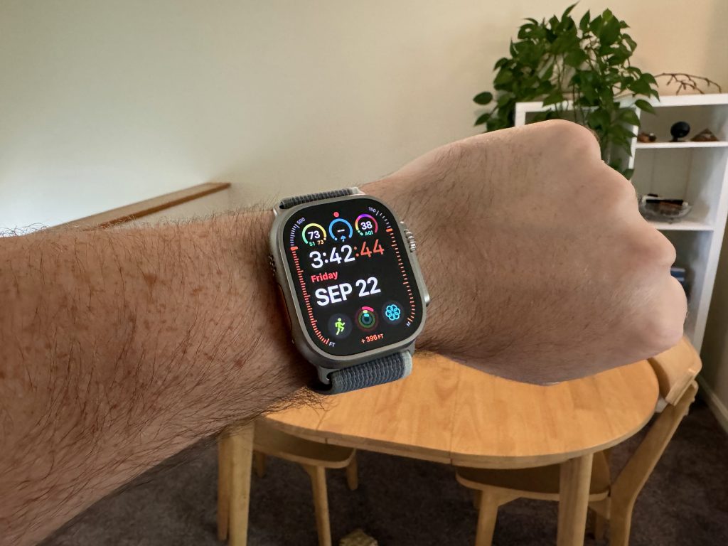 Apple Watch is still a pain to try to use by itself for running