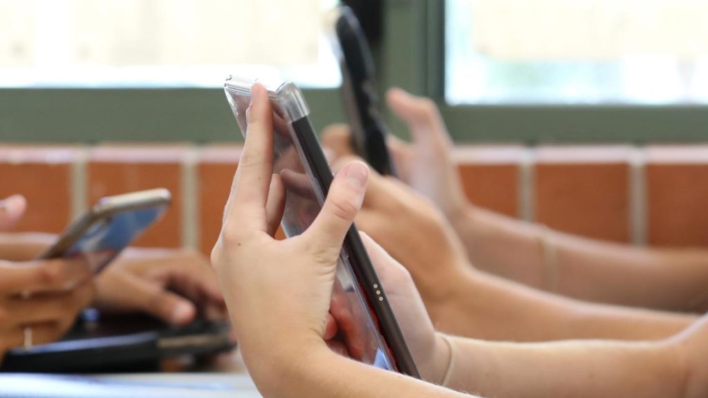 Are cell phones banned in Cleveland schools?