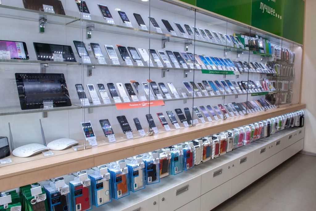 More Kenyans struggle to buy phones for Internet access