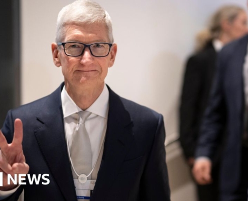 Apple reports best-ever iPhone sales as Mac dips