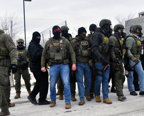 ICE Pretends It’s a Military Force. Its Tactics Would Get Real Soldiers Killed