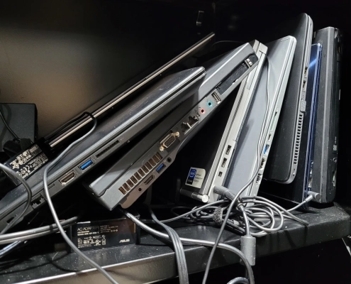 Linux Prepares To Support Microsoft’s “Turn On Display” DSM To Address Laptop Issues