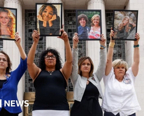 Instagram and YouTube owners built 'addiction machines', trial hears