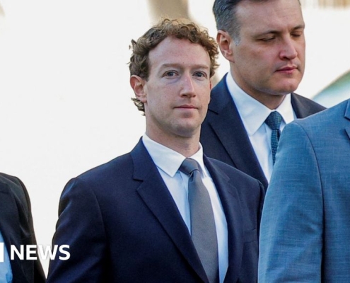 Mark Zuckerberg arrives to testify in social media addiction trial