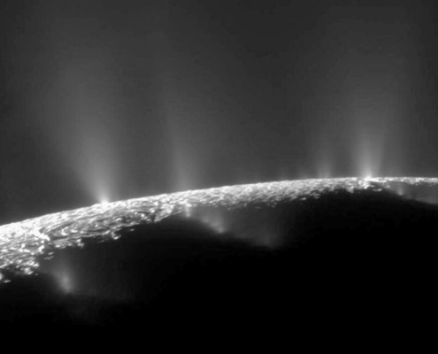 Huge Web of Hidden Electromagnetic Waves Discovered Around Tiny Ice World : ScienceAlert