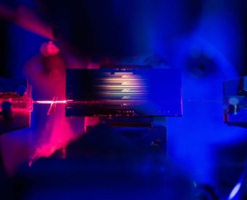 Tiny New Optical Amplifier Boosts Light by 100x