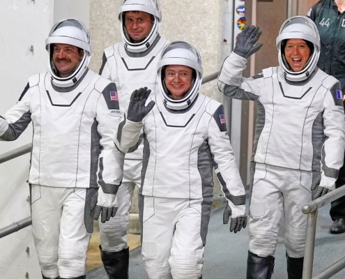 Four New Astronauts Arrive at ISS, Restoring a Full Crew For Research : ScienceAlert