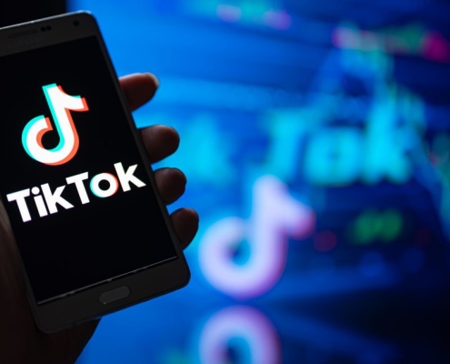 EU says TikTok needs to drop “addictive design” EU says TikTok needs to drop “addictive design”