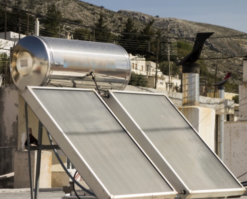 A fluid can store solar energy and then release it as heat months later