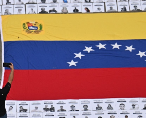 The Information Networks That Connect Venezuelans in Uncertain Times