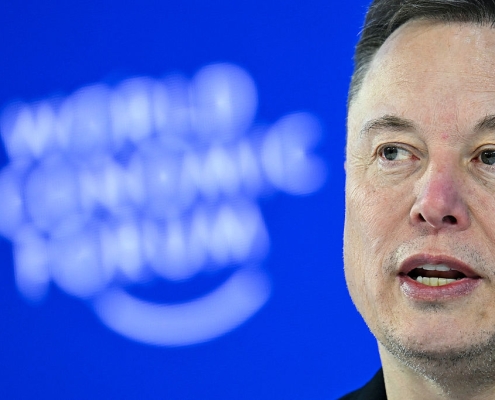 With co-founders leaving and an IPO looming, Elon Musk turns talk to the moon