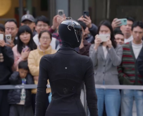 Xpeng’s humanoid robot IRON falls at debut, CEO calls it part of learning process · TechNode