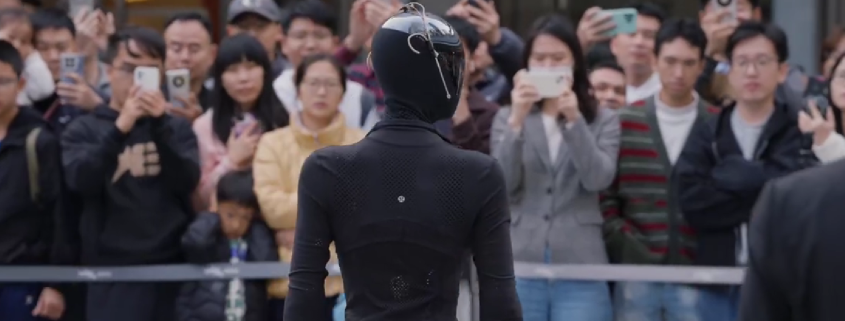 Xpeng’s humanoid robot IRON falls at debut, CEO calls it part of learning process · TechNode