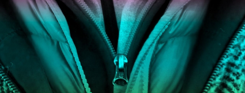 How to Layer Your Clothes to Stay Warm in Any Season (2026)