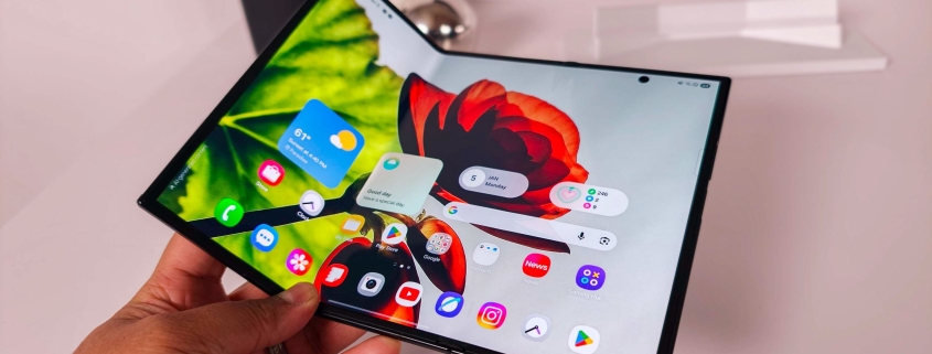 How many software updates will the Samsung Galaxy Z TriFold receive?