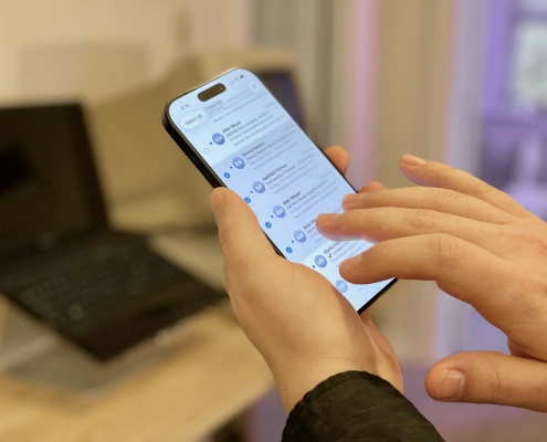 How to select all on iPhone using a hidden two-finger gesture