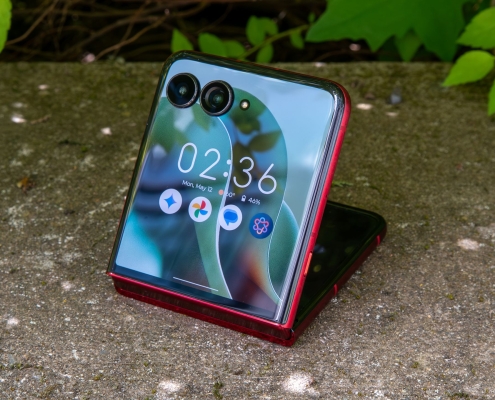 This surprise Motorola deal slashes 0 off the 1TB Razr Ultra AND includes free earbuds — consider me intrigued