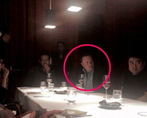 Photo Shows Elon Musk at Jeffrey Epstein Dinner