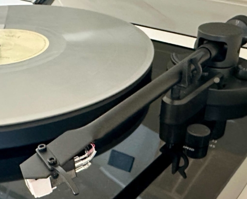 Philips Fidelio FT1: an affordable turntable/CD player music hub for the 21st century