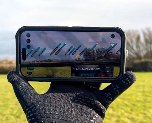 These touchscreen gloves handle rain and cold – and fix my biggest issue with winter hikes