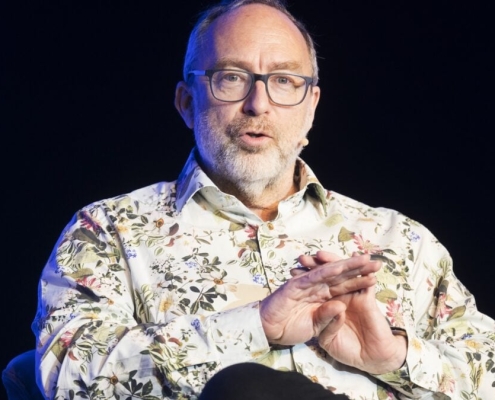 An Unbothered Jimmy Wales Calls Grokipedia a ‘Cartoon Imitation’ of Wikipedia