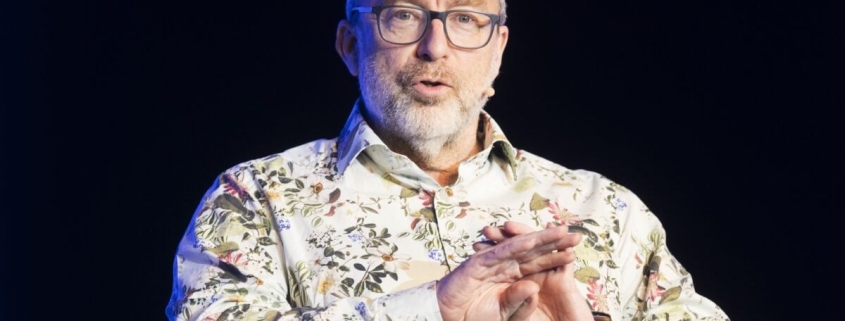 An Unbothered Jimmy Wales Calls Grokipedia a ‘Cartoon Imitation’ of Wikipedia An Unbothered Jimmy Wales Calls Grokipedia a ‘Cartoon Imitation’ of Wikipedia