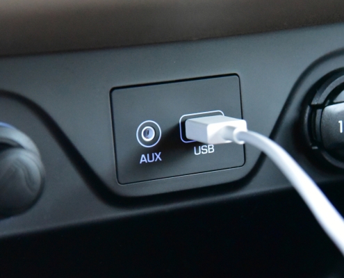 4 Devices Compatible With Your Car’s USB Port That You Need To Know About
