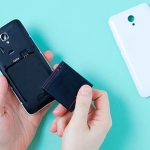 Removable Batteries In Mobile Phones May Be Making A Comeback