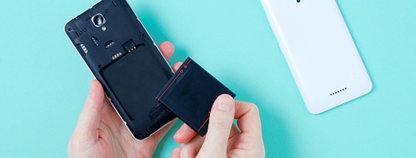Removable Batteries In Mobile Phones May Be Making A Comeback