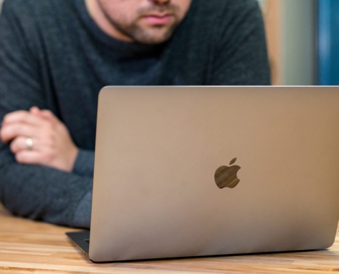 Future MacBooks might hide your screen from everyone else