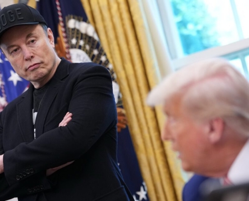 US decides SpaceX is like an airline, exempting it from Labor Relations Act