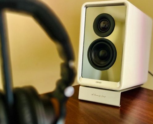 These slick desktop speakers sound as good as they look (and the price is right) These slick desktop speakers sound as good as they look (and the price is right)