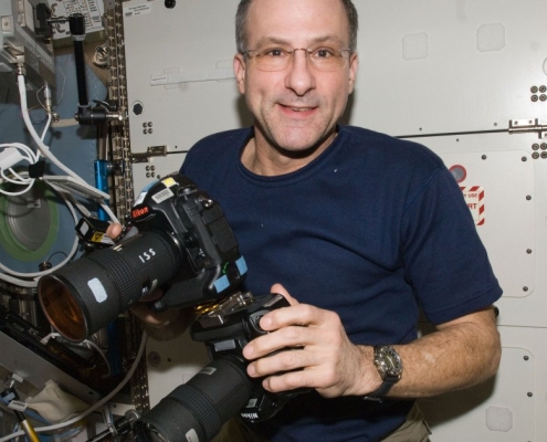 Reddit Mod Deleted Breathtaking Photo Taken by NASA Astronaut From Space Because It Was “Blurry”